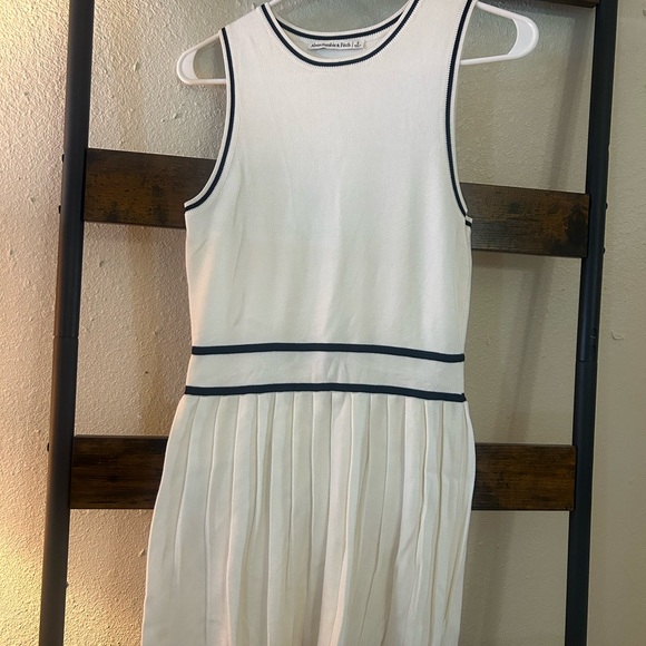 Abercrombie & Fitch Pleated Mini Sweater Dress - Picture 2 of 5